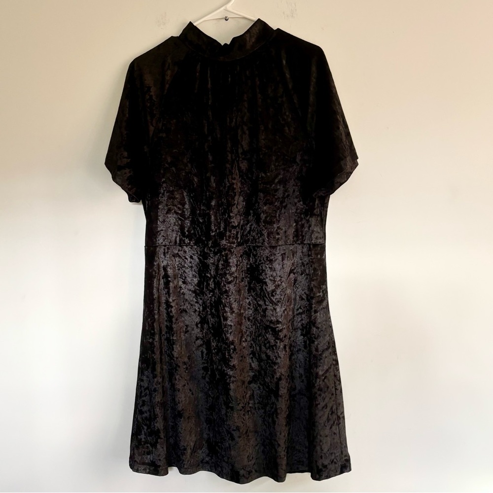 Sheila Rose Crushed Velvet Short Sleeve Dress